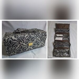 NWT JM NEW YORK BETTER BEAUTY ROLL UP HANGING TOILETRY CASE